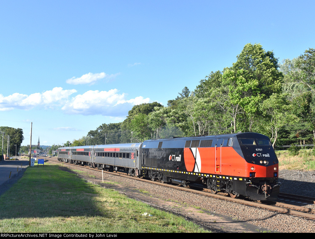 Taken just north of John Street, southbound Ctrail Train # 4463 accelerates through the outskirts of Wallingford 